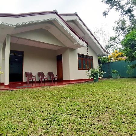 Mutu Villa Диквела Екстериор снимка